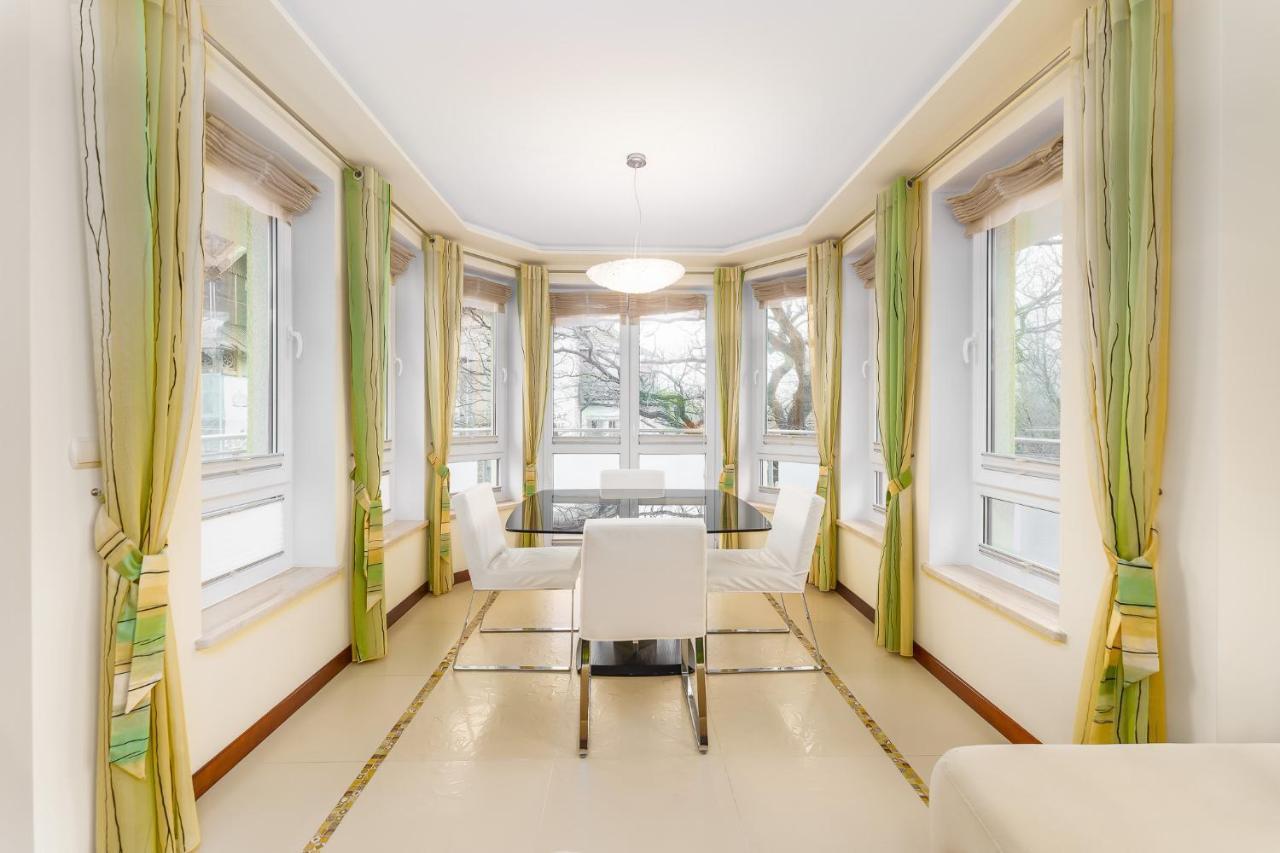 Seaside Apartment With Parking & Ac - 150 M To The Beach By Noclegi Renters Miedzyzdroje Extérieur photo